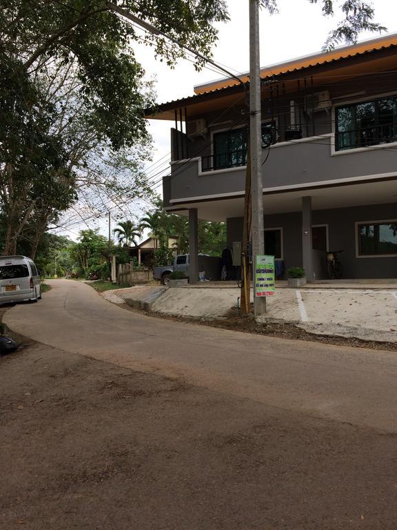 Apartamento Am House Klong Muang Beach Exterior foto
